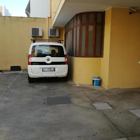 Casa Di Leo Pirri * 卡利亚里